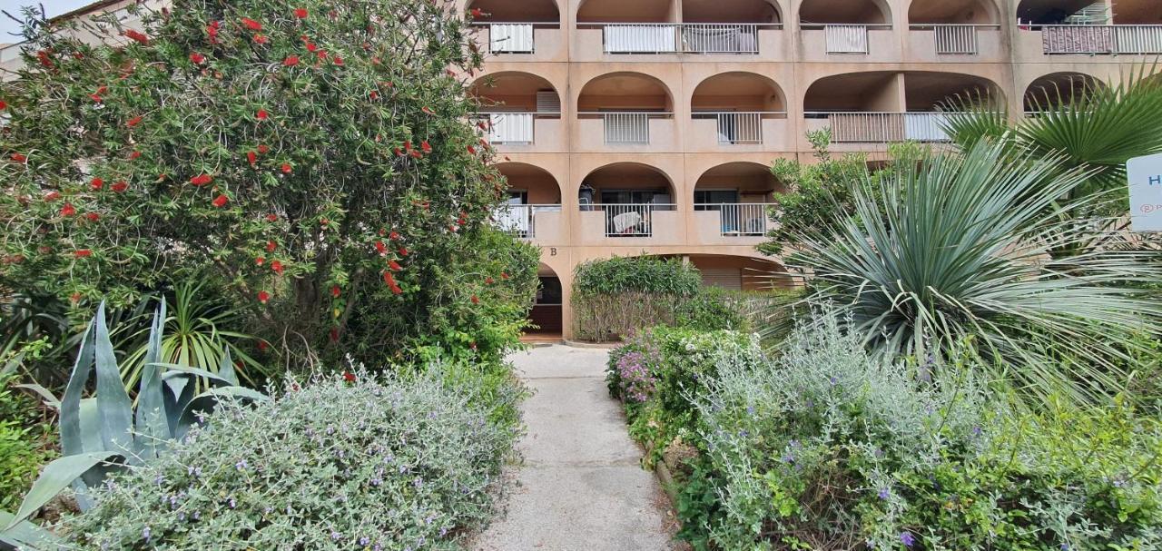 L'Etoile Sous Les Pins - La Loge Apartment Hyeres Exterior photo